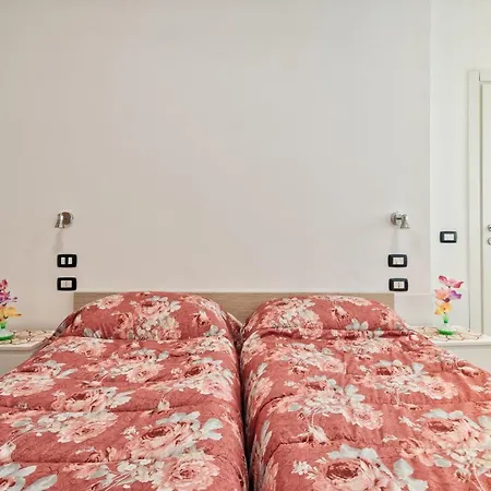 Venice Pink House-2